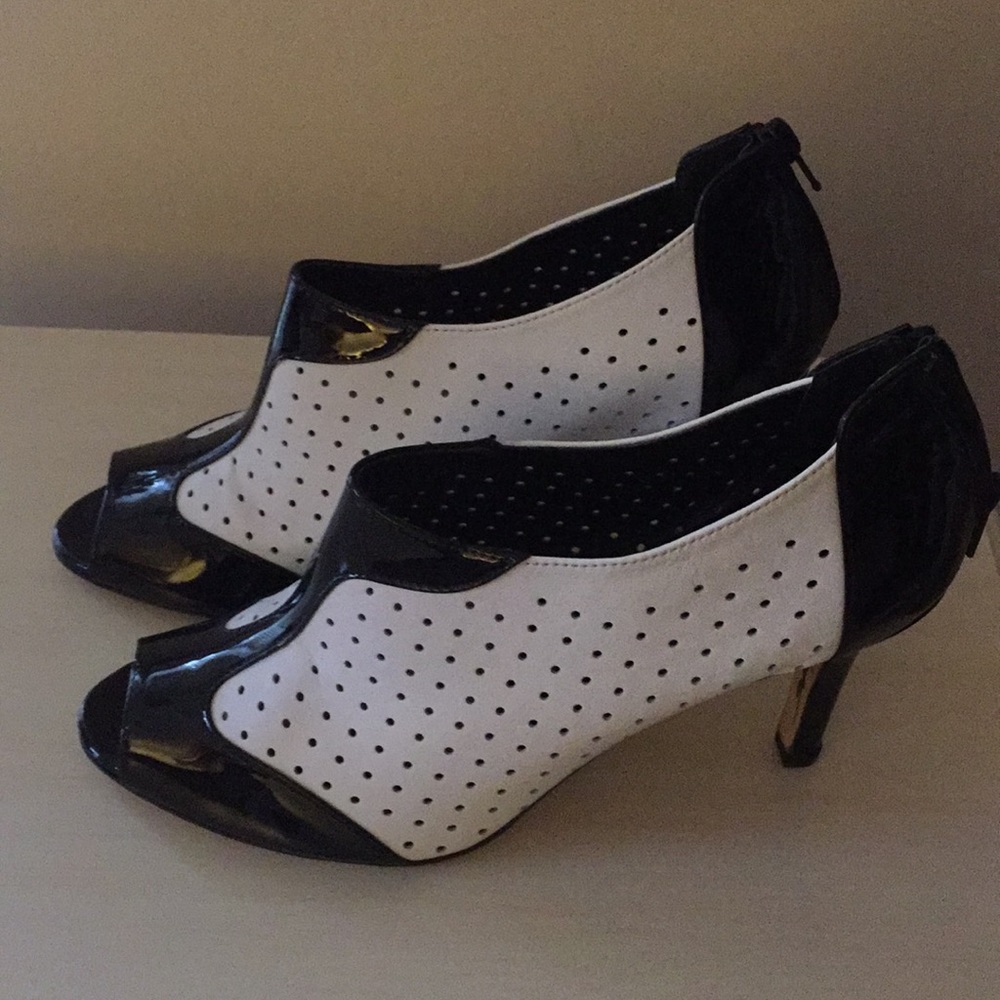 3” peep toe black/white heel with back zipper